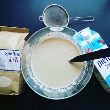 Speltas kviešu milti pankūku mīklā