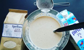 Speltas kviešu milti pankūku mīklā