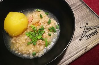 skābu kāpostu zupa ar grūbām zutiņi
