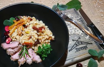 Speltas kviešu grūbas ar kaltētiem tomātiem