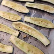 sagatavotas baklažānu laiviņas